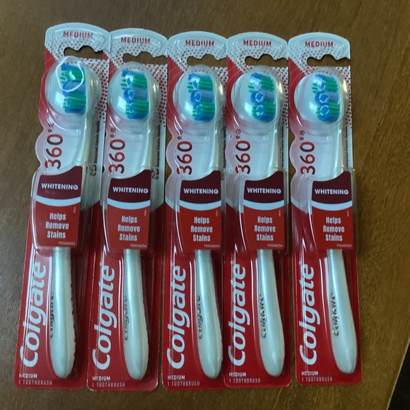 Colgate Whitening Medium Manual Toothbrush Bundle NEW - Picture 1 of 8